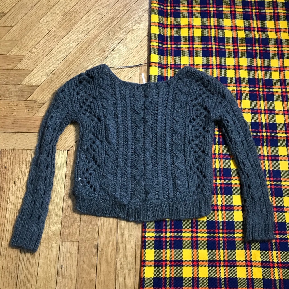 Free People Cropped Grey Knit Sweater Scoop Neck - Picture 6 of 6